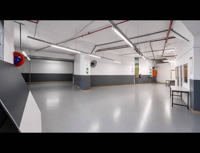 3,271M² BUILDING FOR SALE IN WATERVAL PARK